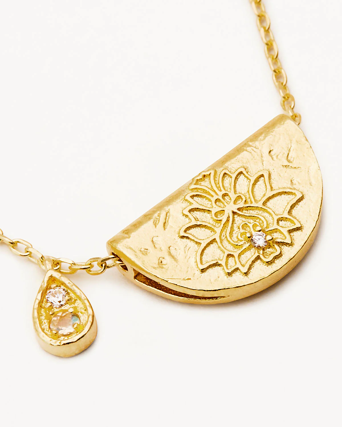 18k Gold Vermeil Lotus Birthstone Necklace - June - Moonstone - Image 3