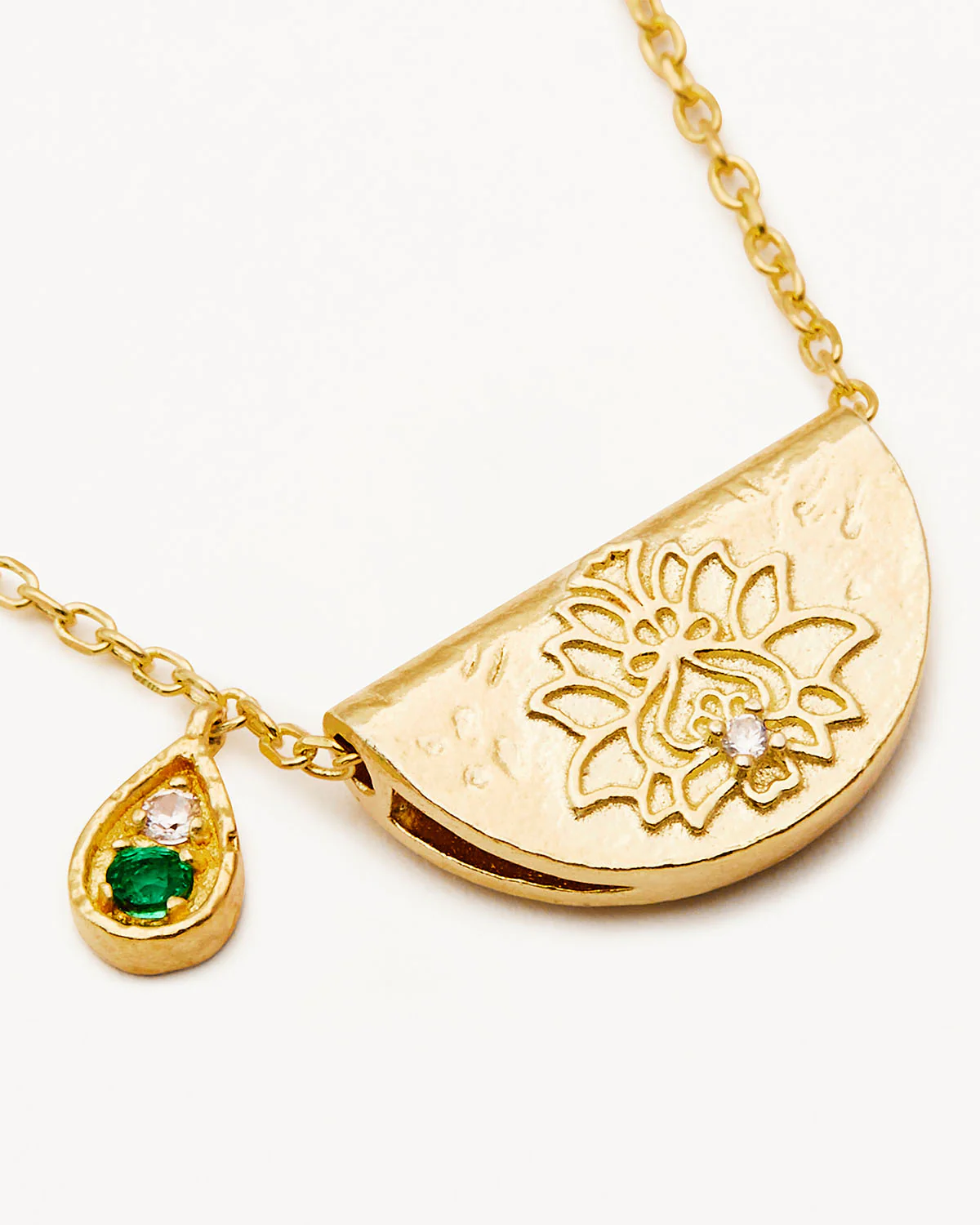 18k Gold Vermeil Lotus Birthstone Necklace - May - Emerald - Image 3