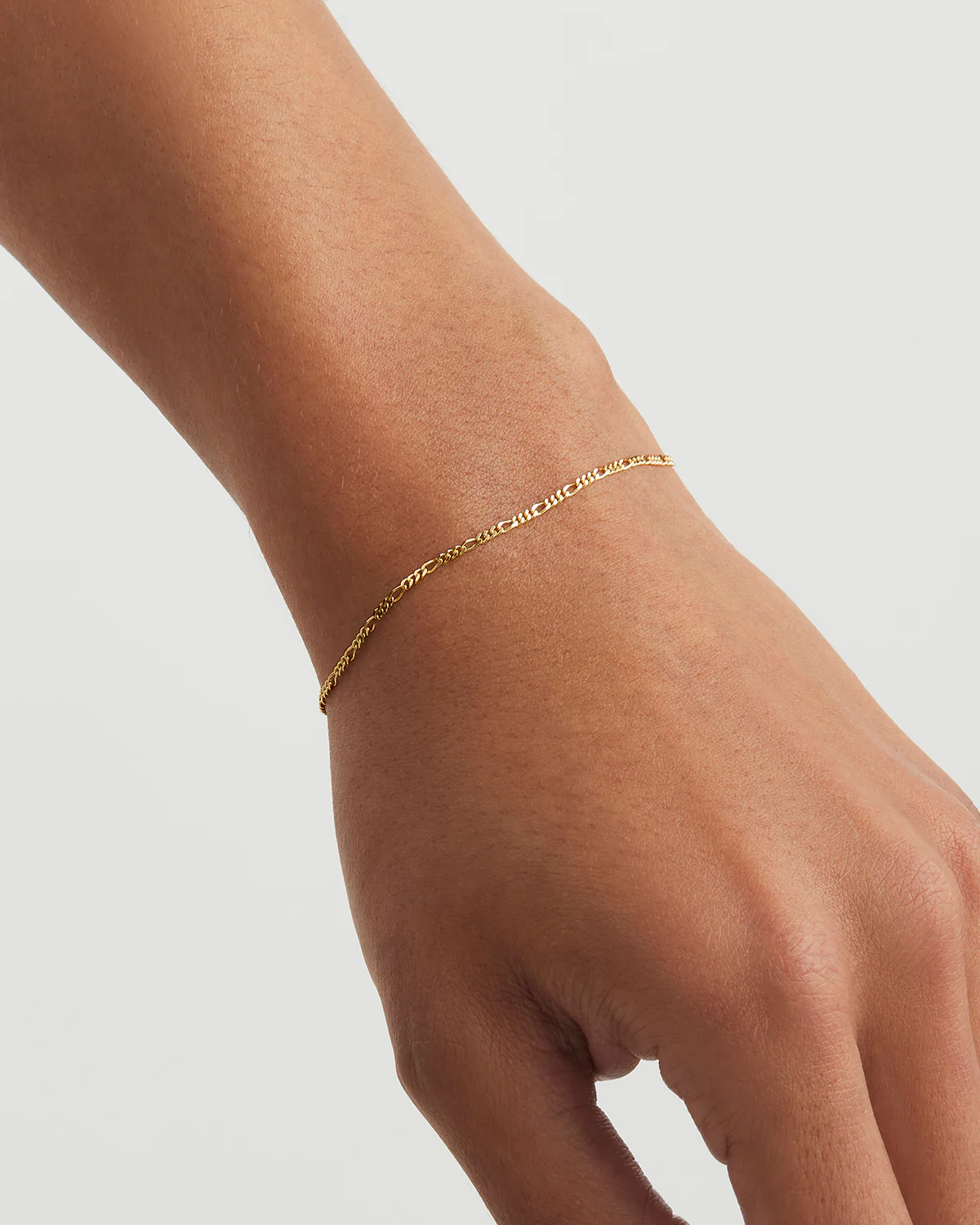 9k Solid Gold Figaro Chain Bracelet - Image 4
