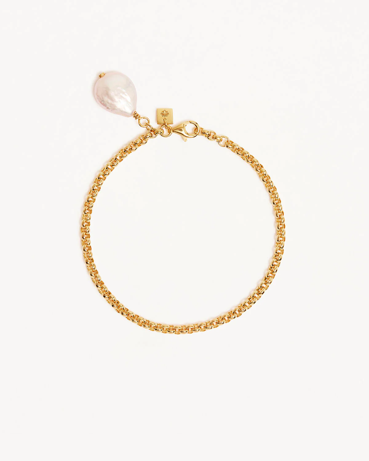18k Gold Vermeil Embrace Stillness Pearl Bracelet - Image 4