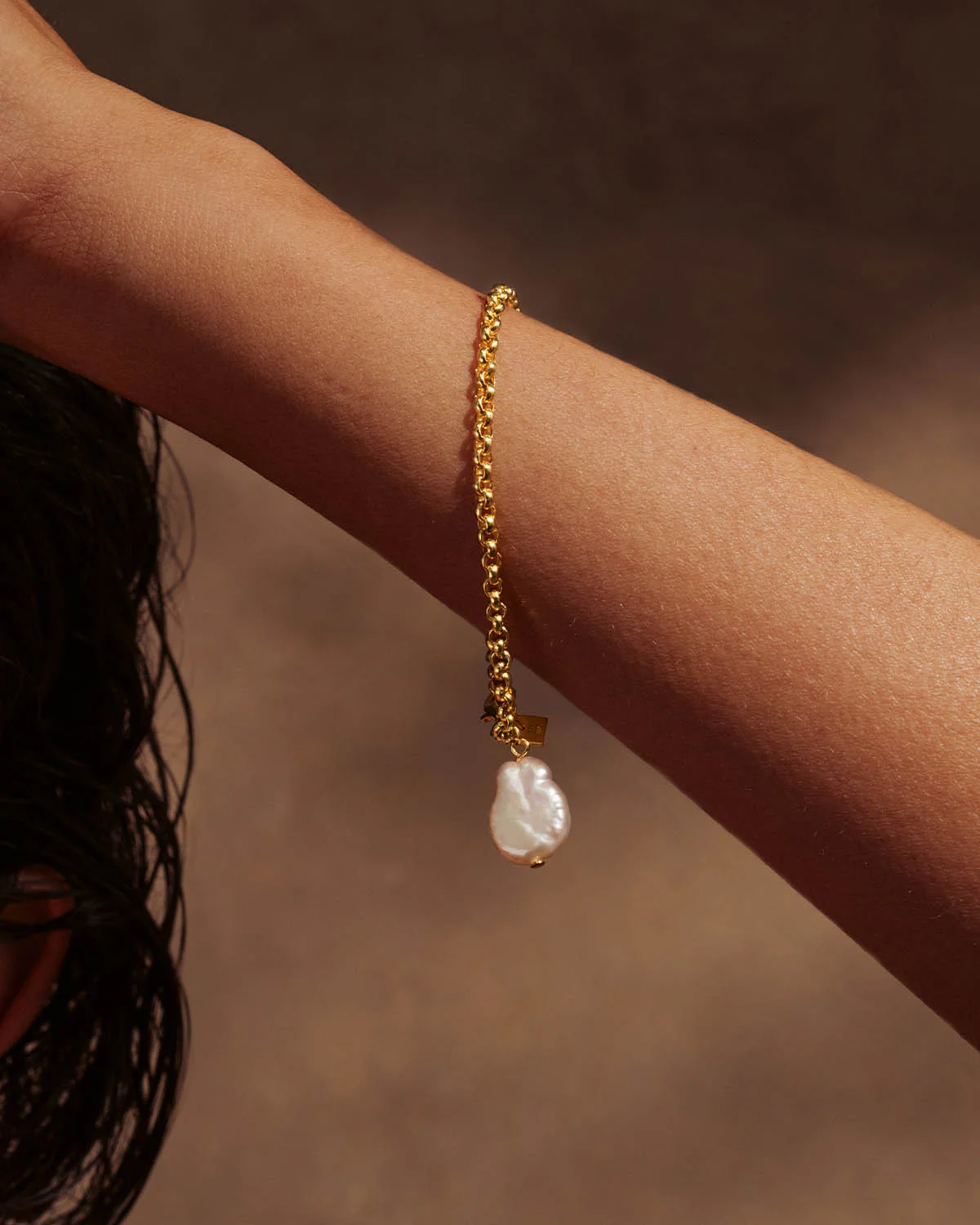 18k Gold Vermeil Embrace Stillness Pearl Bracelet - Image 5